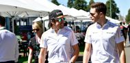 Fernando Alonso (izq.) y Stoffel Vandoorne (der.) – SoyMotor.com