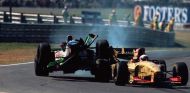 Choque de Tarso Marques y Martin Brundle durante el GP de Argentina de 1996 - SoyMotor