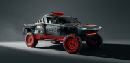 Audi presenta el RS Q e-tron, el coche de Carlos Sainz y Lucas Cruz para el Dakar 2023: "Este año vamos a por todas" 