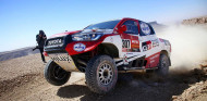 La primera gran 'baja' del Dakar, en las filas de Toyota - SoyMotor.com