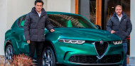 Valtteri Bottas y Guanyu Zhou conducen el nuevo Alfa Romeo Tonale - SoyMotor.com