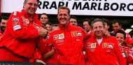 Ross Brawn, Michael Schumacher y Jean Todt en 2004 - SoyMotor