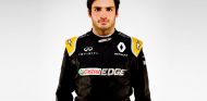 Carlos Sainz vestido de Renault (Montaje) - SoyMotor