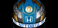 Palou presenta su casco 'a lo samurái' para la Indy 500 2021 - SoyMotor.com