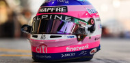 Alonso presenta un casco rosa para 2022 - SoyMotor.com