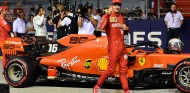 Charles Leclerc celebra la Pole del GP de Singapur F1 2019 - SoyMotor.com