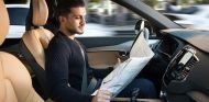 Los conductores lo tienen claro: ¡antes el coche al smartphone! - SoyMotor.com