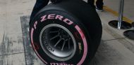 Neumático rosa durante el GP de Estados Unidos 2017 - SoyMotor.com