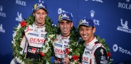Los integrantes del Toyota 8 en el podio de Fuji - SoyMotor
