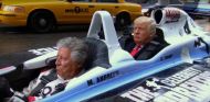 Donald Trump en un IndyCar biplaza con Mario Andretti - SoyMotor.com