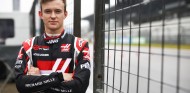 Callum Ilott ya viste de Haas y está listo para su debut en un GP de F1 - SoyMotor.com