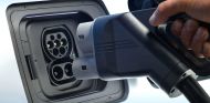 Las gasolineras tendrán que instalar puntos de recarga eléctrica - SoyMotor.com