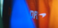 McLaren da pistas sobre su diseño 2021: Camisetas azules y naranjas - SoyMotor.com