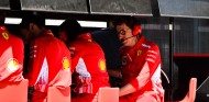 Ferrari admite que se le olvidó avisar a Leclerc de la sanción de Vettel - SoyMotor.com