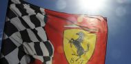 Bandera de Ferarri durante el pasado GP de Hungría - SoyMotor.com