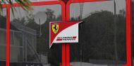 Logo de Ferrari en Barcelona - SoyMotor.com