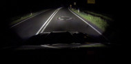 Ford prueba unos faros que proyectan señales sobre la carretera - SoyMotor.com