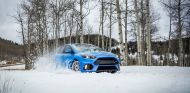 El Ford Focus RS presume sobre la nieve de este pack invernal - SoyMotor