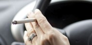 Los médicos piden a la DGT prohibir fumar en los coches - SoyMotor.com
