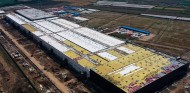 Gigafactoría de Tesla en China durante su construcción - SoyMotor.com