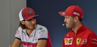 Antonio Giovinazzi y Sebastian Vettel en una imagen de archivo - SoyMotor.com