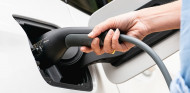 El Gobierno destinará 525 millones para impulsar la recarga del coche eléctrico en la vía pública - SoyMotor.com