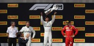 Lewis Hamilton en lo más alto del podio del GP de Francia F1 2019 - SoyMotor