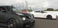 Nissan GTR Nismo vs Nissan Juke-R 2.0: ¿A quién quieres más, a papá o a mamá?