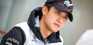 OFICIAL: Guanyu Zhou renueva con Sauber para 2023 - SoyMotor.com