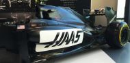 Coche de exhibición de Haas F1 - Laf1