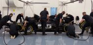 Los mecánicos del equipo Haas ya ensayan pit stops en factoría - LaF1