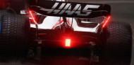 Operar en Maranello ha ayudado a Haas a mejorar, según Magnussen - SoyMotor.com