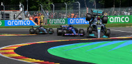 Hamilton sufrió un impacto de 45G tras el incidente con Alonso - SoyMotor.com