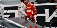 Lewis Hamilton y Sebastian Vettel en Yas Marina - SoyMotor.com