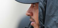 Hamilton, "muy contento" de no realizar los test de Pirelli en 2016 - SoyMotor