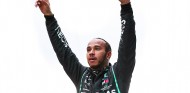 Hamilton gana un 'loco' GP de Turquía e iguala los siete títulos de Schumacher - SoyMotor.com