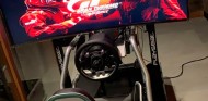 Hamilton también se deja seducir por los videojuegos de carreras - SoyMotor.com