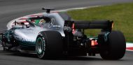 Luces en el alerón trasero del Mercedes de Lewis Hamilton - SoyMotor.com
