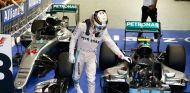 Hamilton felicitó a Rosberg al término de la carrera - LaF1