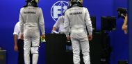 Hamilton y Rosberg se pesan en el GP de Singapur - LaF1