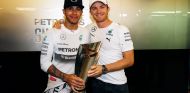 Rosberg: "Hamilton merecía el campeonato, hubiera sido injusto que otro lo ganara"