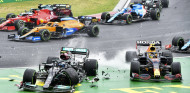 Accidente en la salida del GP de Hungría F1 2021 - SoyMotor.com