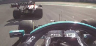 Verstappen pasa a Hamilton en la curva 15 - SoyMotor.com