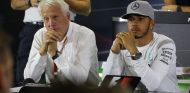 Lewis Hamilton y Charlie Whiting – SoyMotor.com