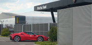 Ferrari SF90 Stradale en Sant'Agata Bolognese, YouTube: Varryx - SoyMotor.com