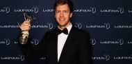 Sebastian Vettel posa con su Laureus - LaF1