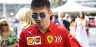 Leclerc, "contento" por su renovación con Ferrari - SoyMotor.com