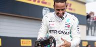 Lewis Hamilton celebra su victoria en Paul Ricard - SoyMotor.com