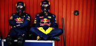 Mecánicos de Red Bull en el Circuit de Barcelona-Catalunya - LaF1