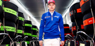 Mazepin ya combina su asiento en Fórmula 1 con la mili en Rusia  - SoyMotor.com